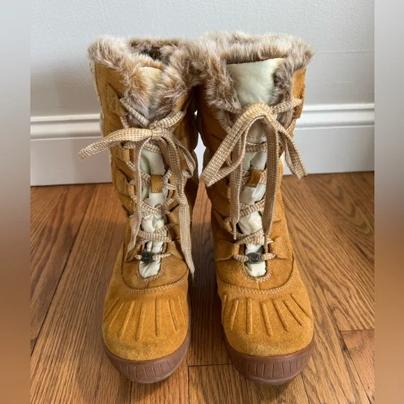 Timberland Women's Tan Winter Boots - Picture 2 of 8